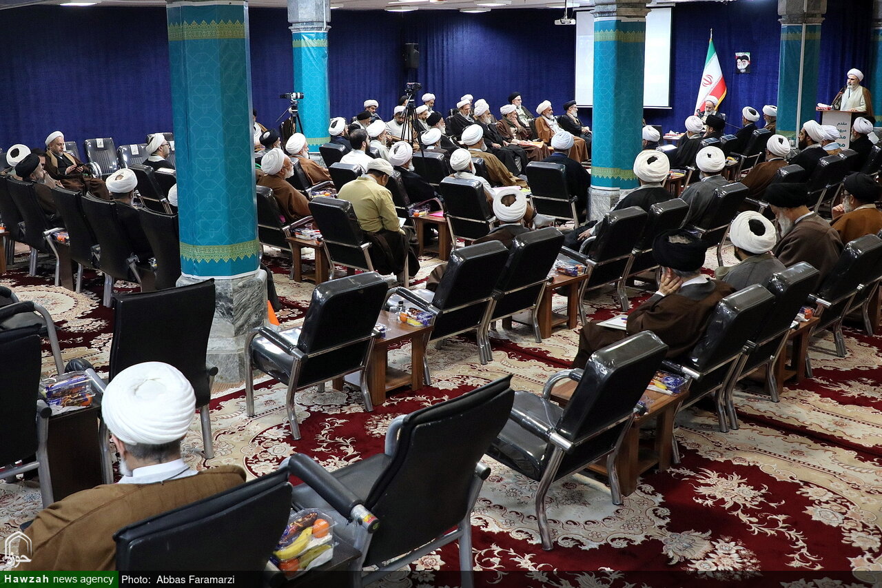 تصاویر/ نشست اساتید فقه و اصول سطوح عالی حوزه علمیه قم با حضور آیت الله اعرافی