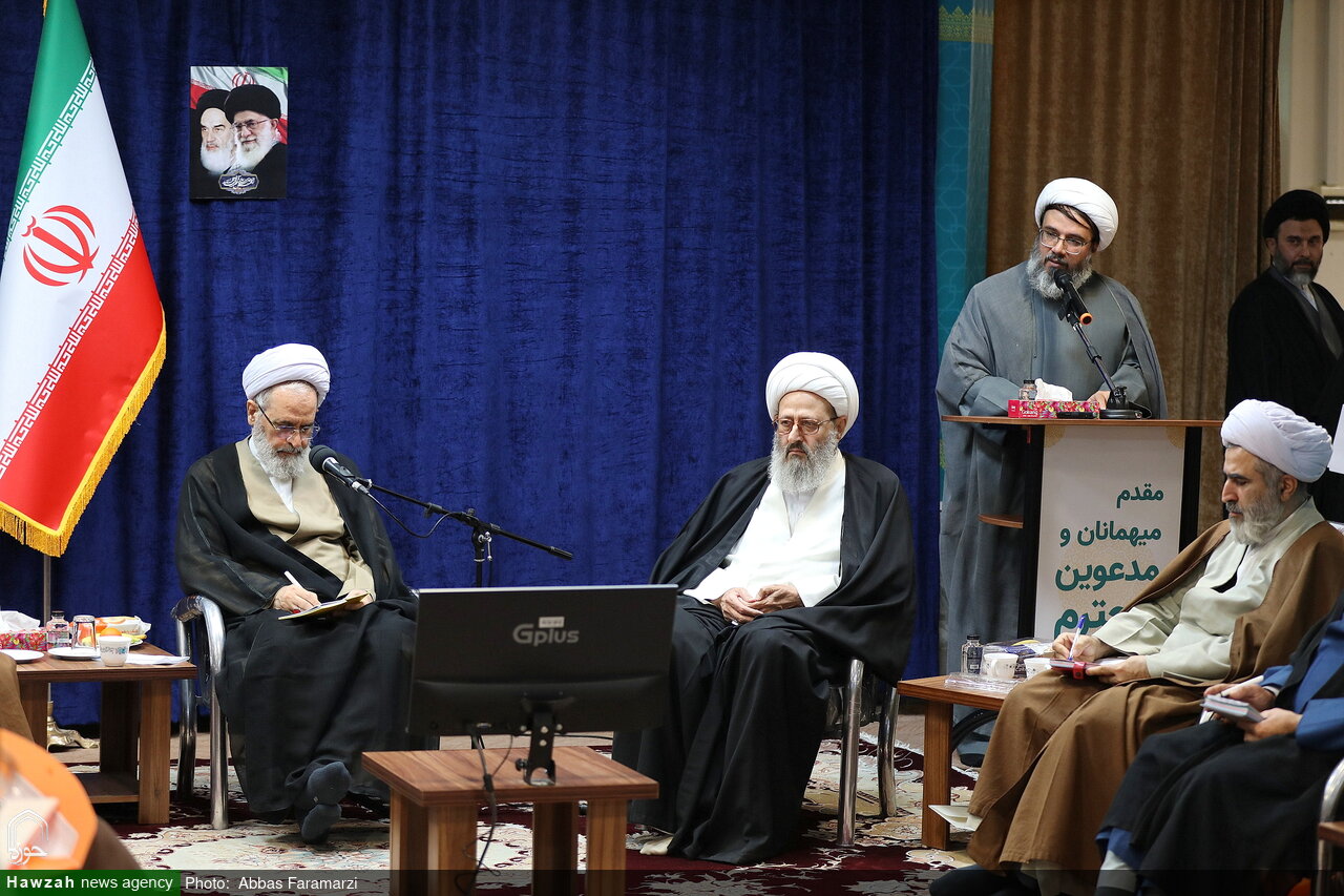 درسی کتب اس انداز سے مرتب و مدون ہونی چاہئیں جو حل مسائل کو آسان اور واضح بنائیں، مقررین