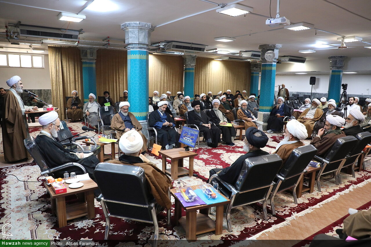 گزارشی از هم‌اندیشی «حوزه پیشرو و روش‌های آموزش فقه» / تقدیر از اقدام آیت‌الله اعرافی در توسعه فقه‌های مضاف