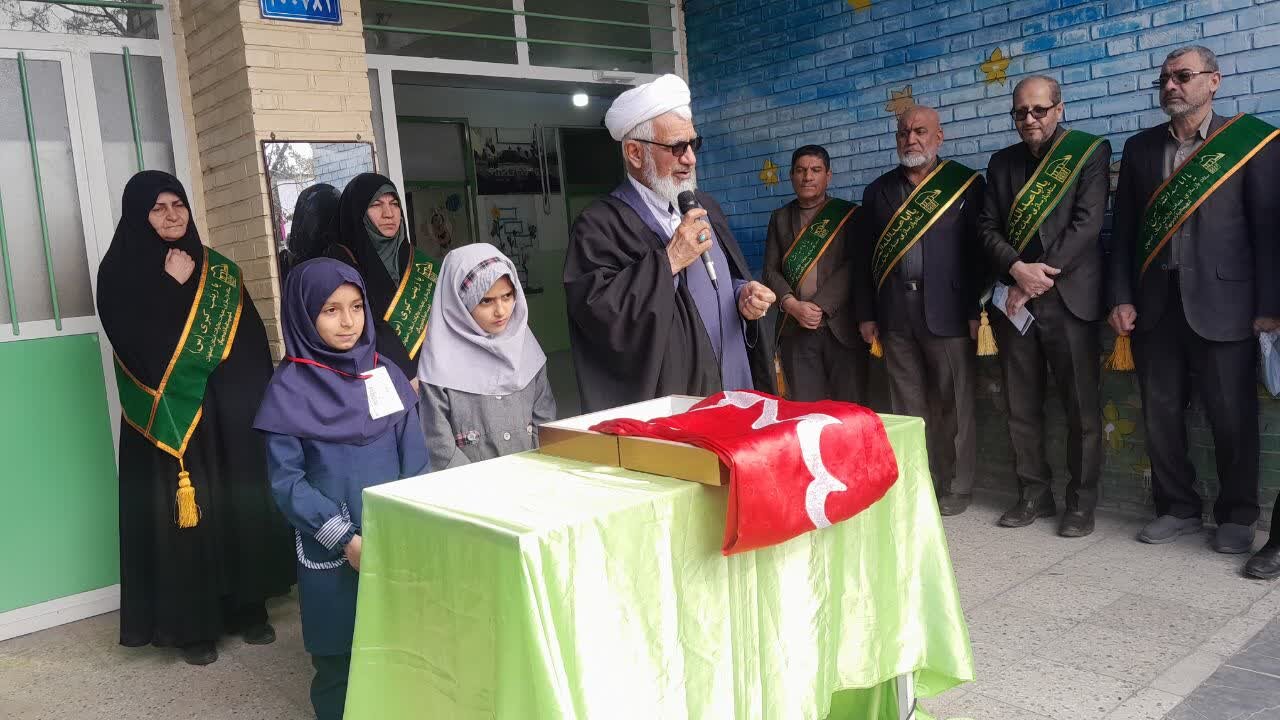 طرح «نشان ارادت» ستاد بازسازی عتبات عالیات در مدارس آران و بیدگل آغاز شد