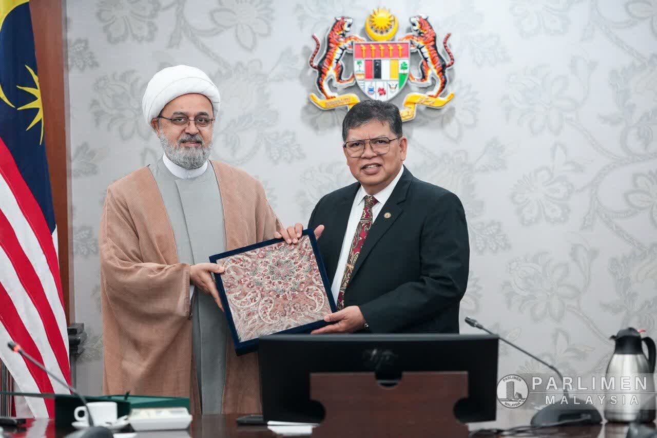 Pertemuan Sekretaris Jenderal Dewan Persatuan Mazhab Islam dengan Ketua Parlemen Malaysia