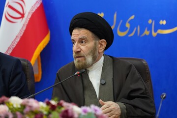 حضور پرشور مردم در اجتماعات عبادی سیاسی موجب تقویت روحیه اجتماعی می‌شود