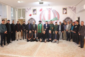 تصاویر/ دیدار جمعی از اصناف و بازاریان یا امام‌جمعه مهران