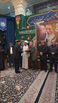 مراسم تلبس ۱۲ خادم جدید در آستان مقدس امامزاده صالح(ع) فرحزاد برگزار شد