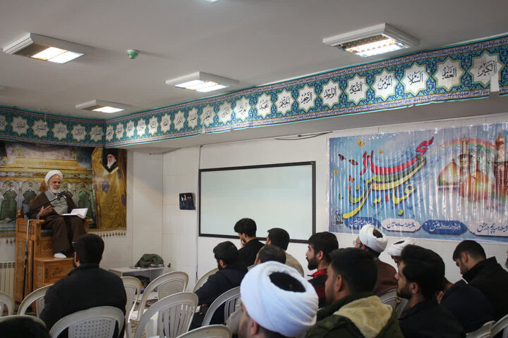سخنرانی حجت‌الاسلام والمسلمین شیخ‌بهایی در مدرسه علمیه امام مهدی