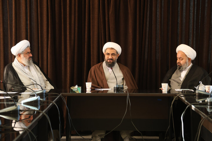 تصاویر / نشست مشترک ائمه جمعه سراسر استان همدان با نماینده ولی فقیه در استان