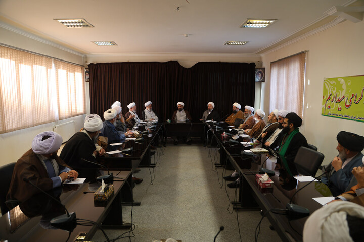 تصاویر / نشست مشترک ائمه جمعه سراسر استان همدان با نماینده ولی فقیه در استان