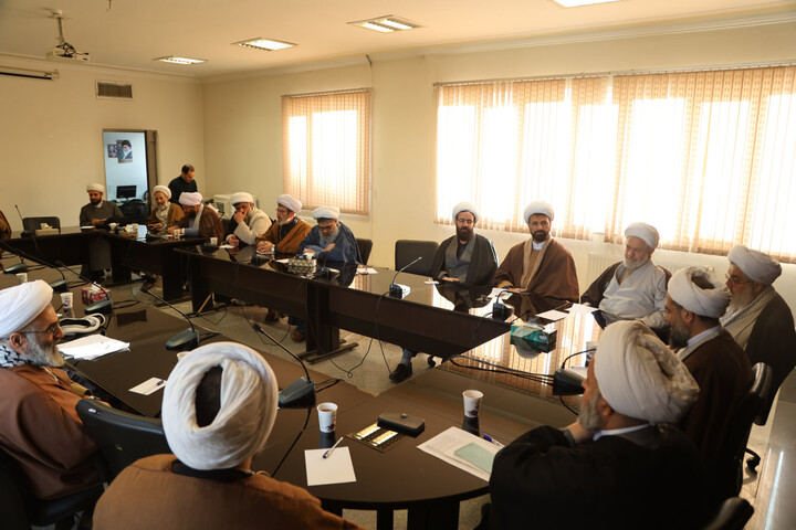 تصاویر / نشست مشترک ائمه جمعه سراسر استان همدان با نماینده ولی فقیه در استان