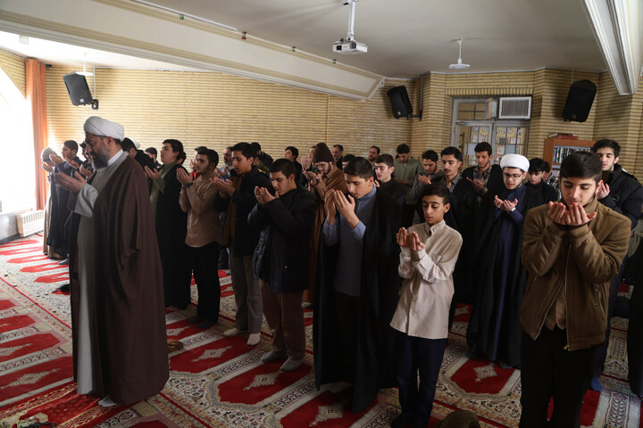 تصاویر / حضور نماینده ولی فقیه در استان همدان در جمع طلاب مدارس علمیه زنگنه و امام سجاد(ع)