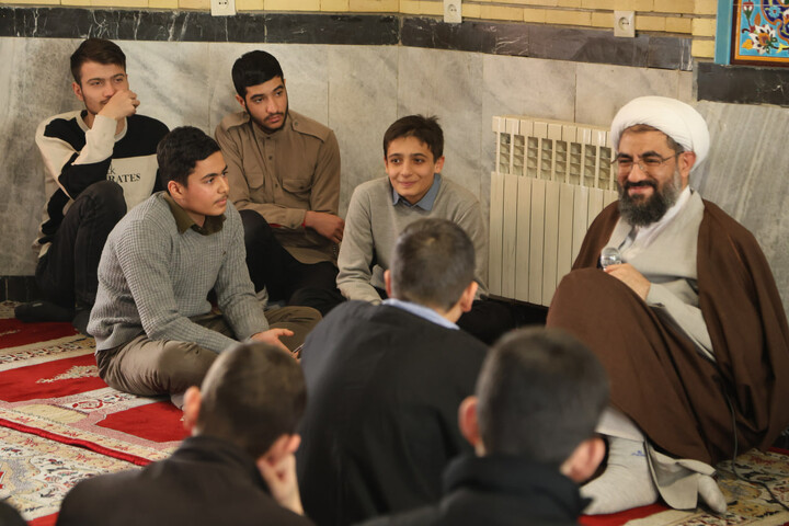 تصاویر / حضور نماینده ولی فقیه در استان همدان در جمع طلاب مدارس علمیه زنگنه و امام سجاد(ع)