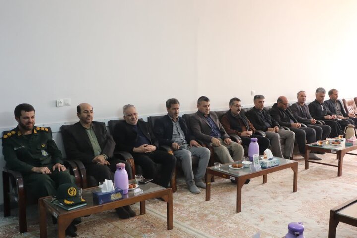 تصاویر/دیدار جمعی از اصناف و بازاریان یا امام‌جمعه مهران