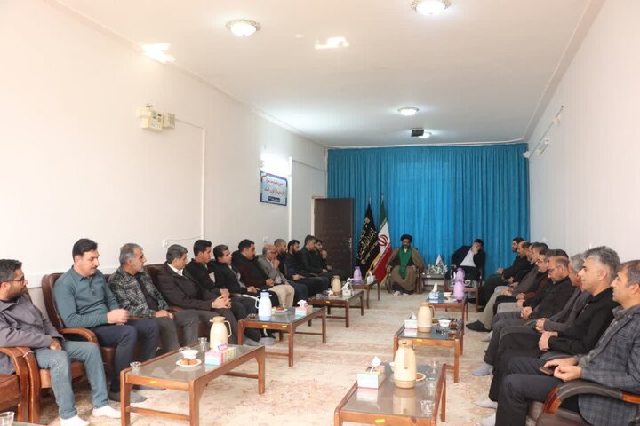 تصاویر/دیدار جمعی از اصناف و بازاریان یا امام‌جمعه مهران