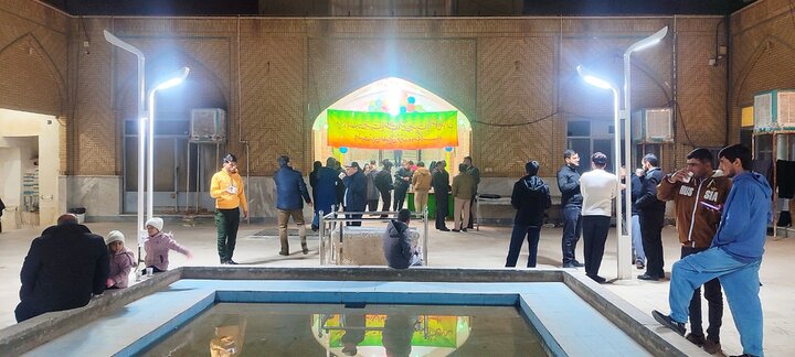 تصاویر/ برپایی ایستگاه صلواتی گروه جهادی مدرسه علمیه آیت‌الله مدنی کاشانی(ره)