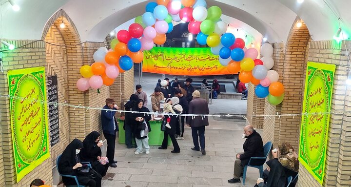 تصاویر/ برپایی ایستگاه صلواتی گروه جهادی مدرسه علمیه آیت‌الله مدنی کاشانی(ره)