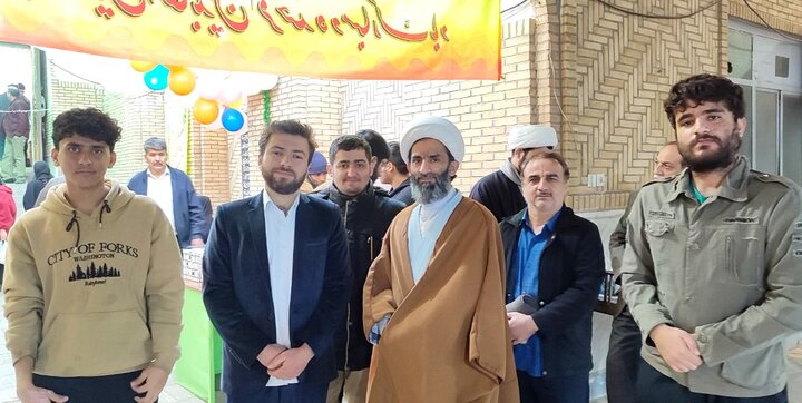 تصاویر/ برپایی ایستگاه صلواتی گروه جهادی مدرسه علمیه آیت‌الله مدنی کاشانی(ره)