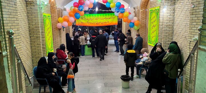 تصاویر/ برپایی ایستگاه صلواتی گروه جهادی مدرسه علمیه آیت‌الله مدنی کاشانی(ره)