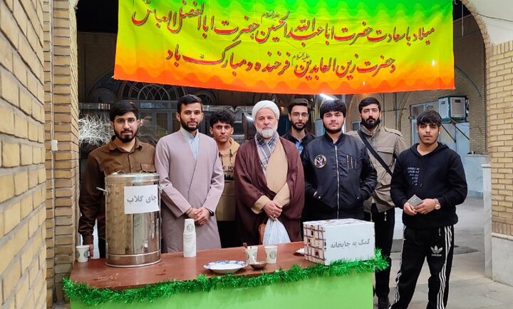 تصاویر/ برپایی ایستگاه صلواتی گروه جهادی مدرسه علمیه آیت‌الله مدنی کاشانی(ره)