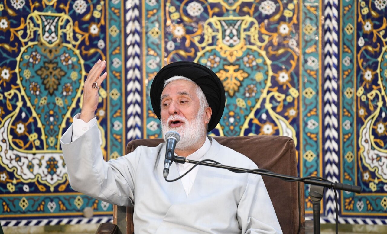 امام حسین(ع) راه هدایت را برای تاریخ روشن کرد