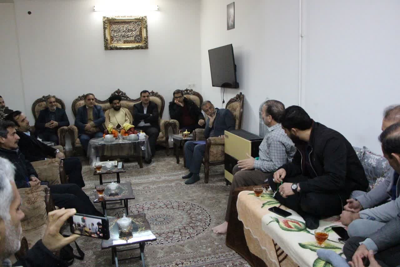 دیدار فرماندار کاشان با پاسدار و جانباز سرافراز رمضانعلی روح‌الهی +تصاویر