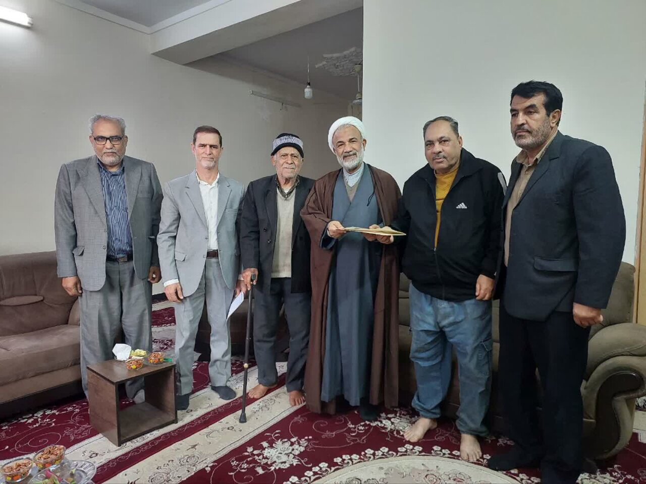 امام جمعه برازجان با برخی از جانبازان دیدار کرد