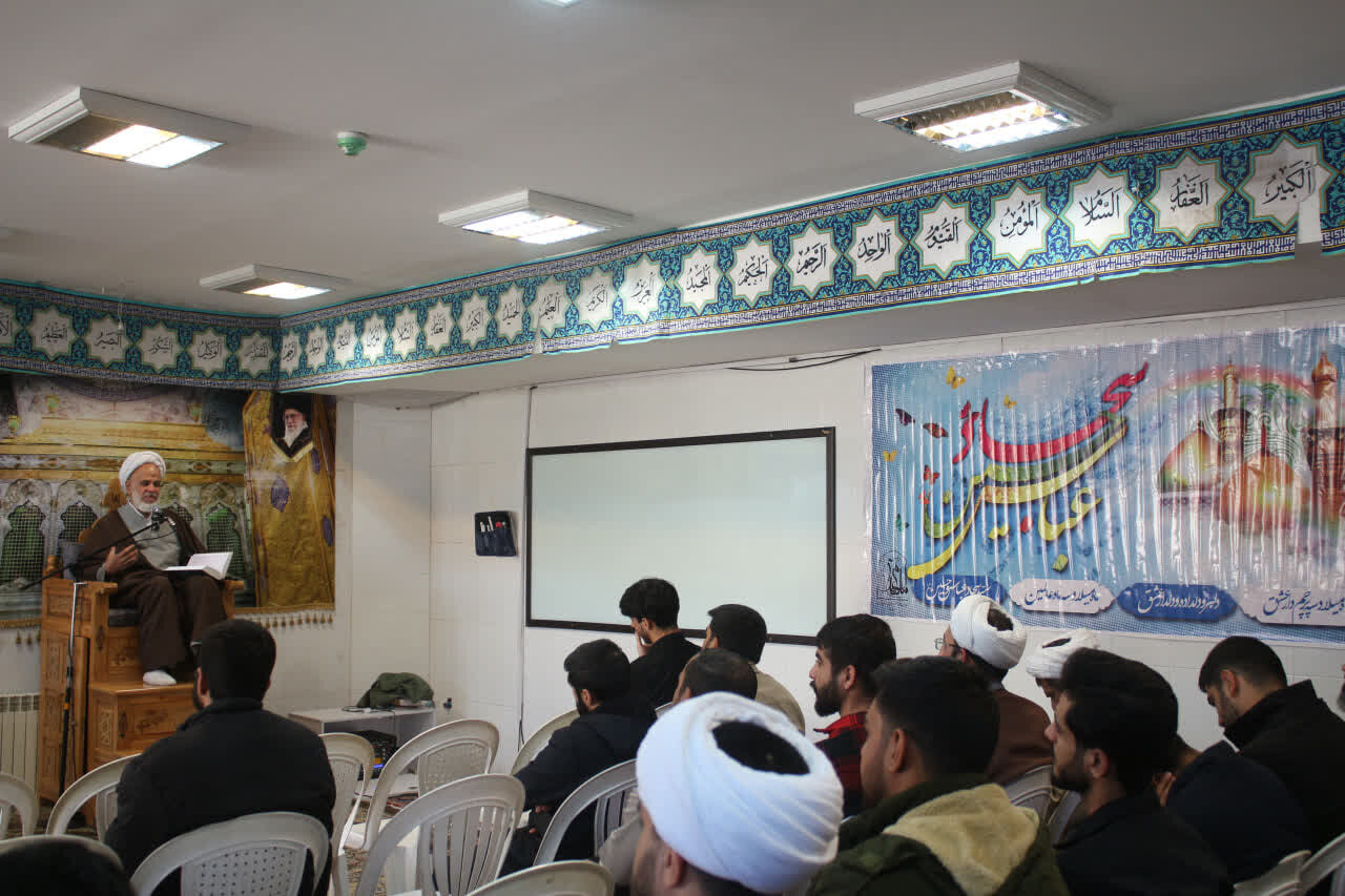 تصاویر/ چهل‌ و سومین جلسه شرح احادیث «اصول کافی» در مدرسه علمیه امام مهدی(عج)