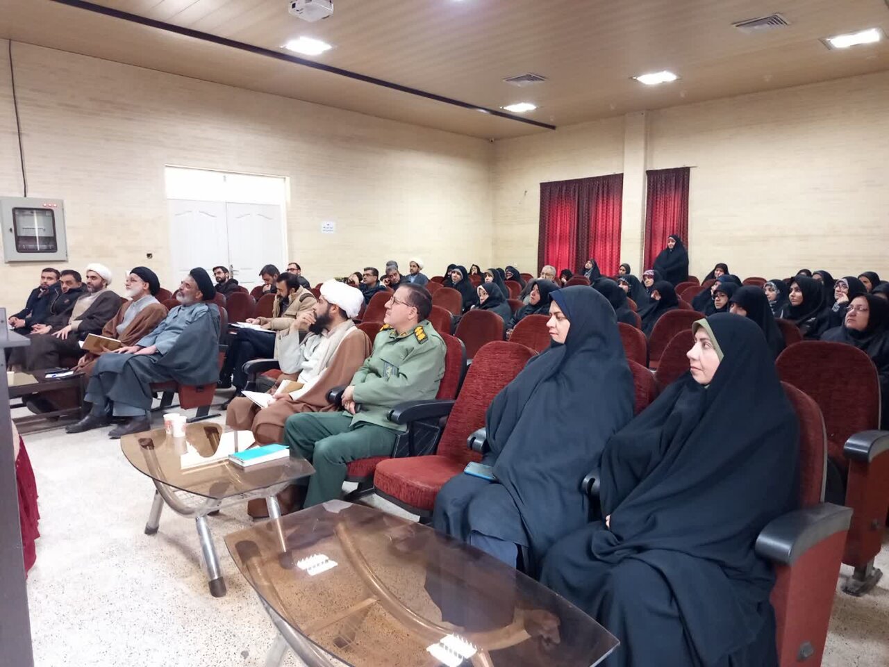 دوره آموزشی «آشنایی با صحیفه سجادیه» در شهرستان نطنز برگزار شد+عکس