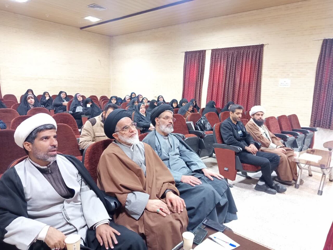 دوره آموزشی «آشنایی با صحیفه سجادیه» در شهرستان نطنز برگزار شد+عکس