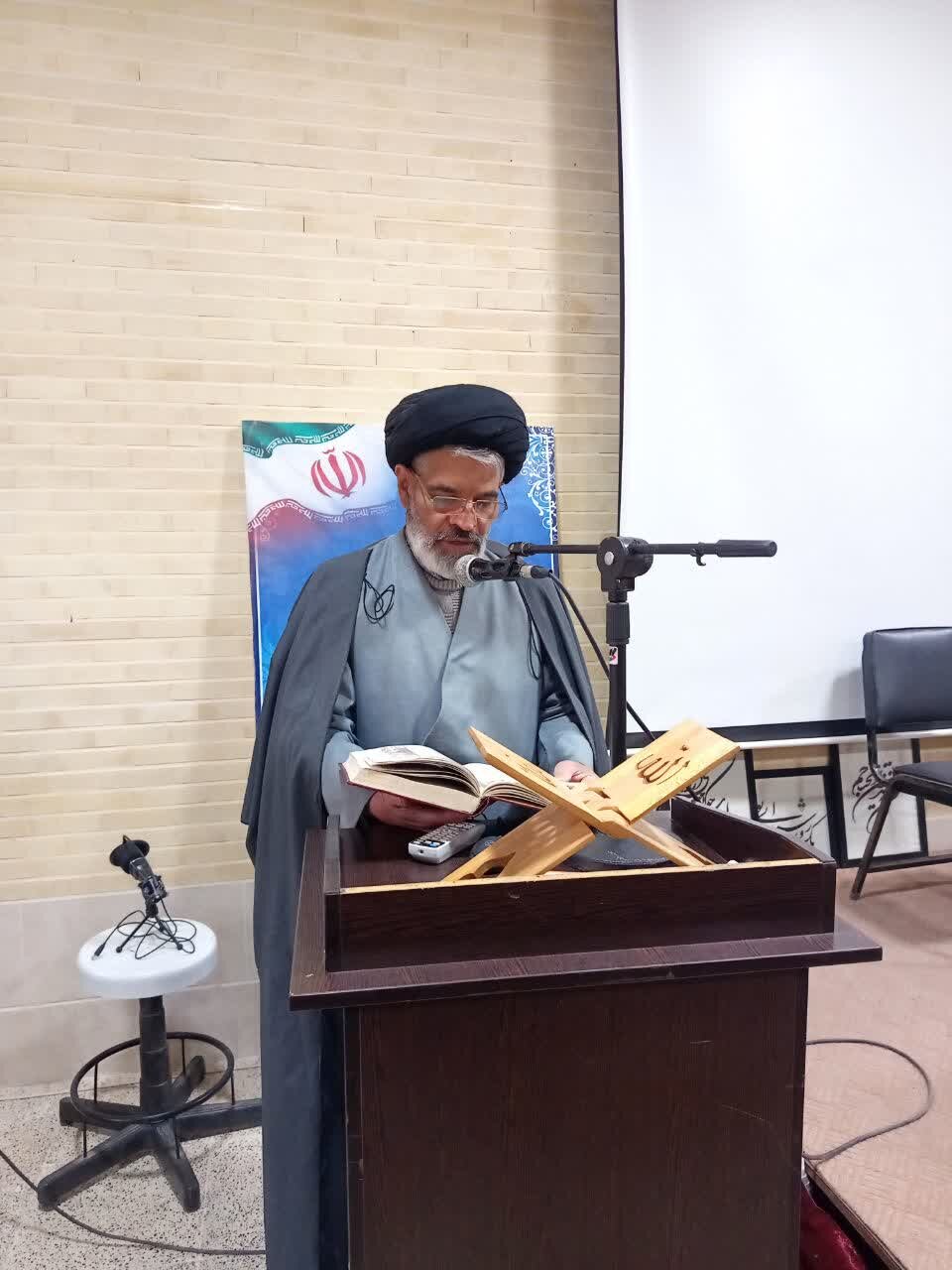 دوره آموزشی «آشنایی با صحیفه سجادیه» در شهرستان نطنز برگزار شد+عکس