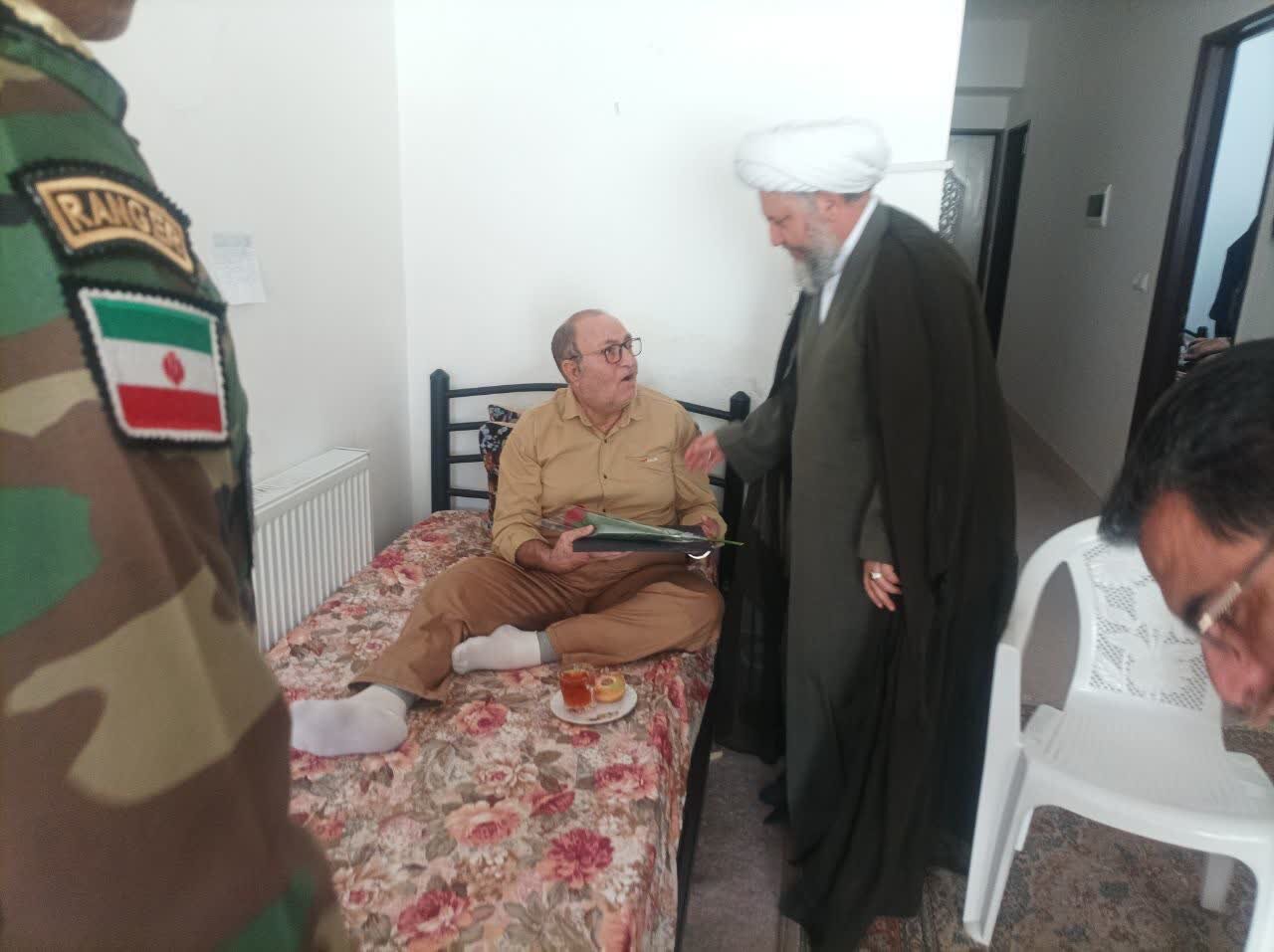 دیدار امام جمعه آران و بیدگل با تعدادی از جانبازان+تصاویر