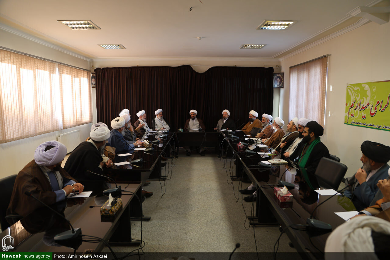 تصاویر / نشست مشترک ائمه جمعه سراسر استان همدان با نماینده ولی فقیه در استان
