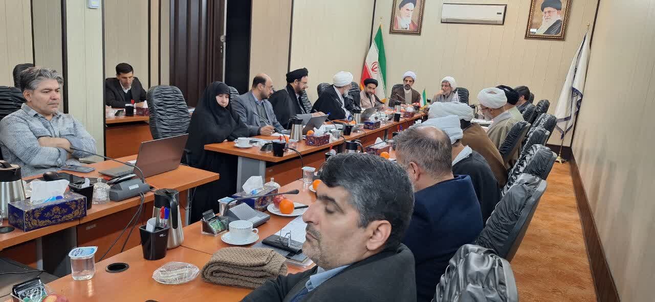 تصاویر/ بررسی پیش نویس سند ملی زیارت در جلسه مجمع شورای تخصصی حوزوی