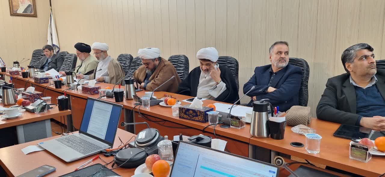 تصاویر/ بررسی پیش نویس سند ملی زیارت در جلسه مجمع شورای تخصصی حوزوی