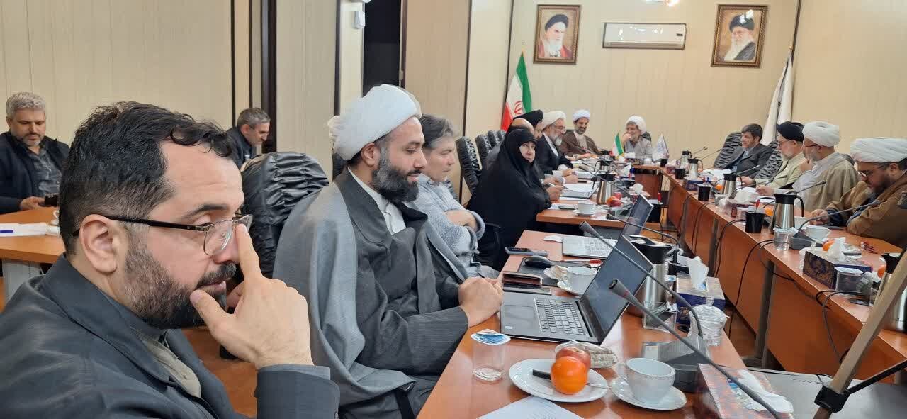 تصاویر/ بررسی پیش نویس سند ملی زیارت در جلسه مجمع شورای تخصصی حوزوی