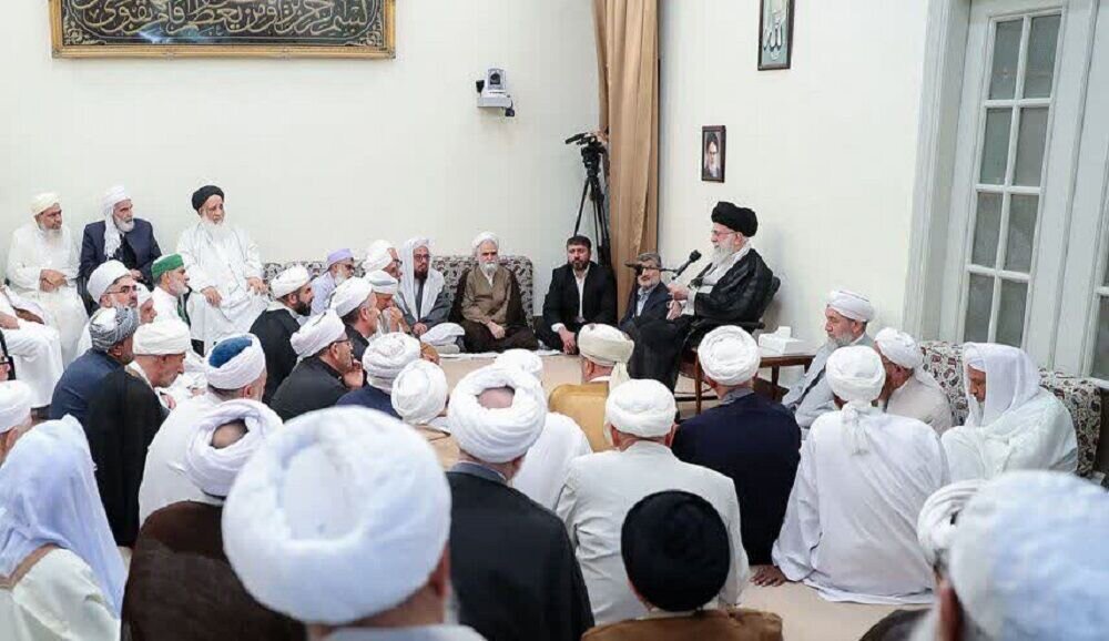 সর্বোচ্চ নেতা ও ইসলামী প্রজাতন্ত্রের প্রতি ইরানের সুন্নি আলেম সমাজের দৃঢ় আনুগত্যের ঘোষণা