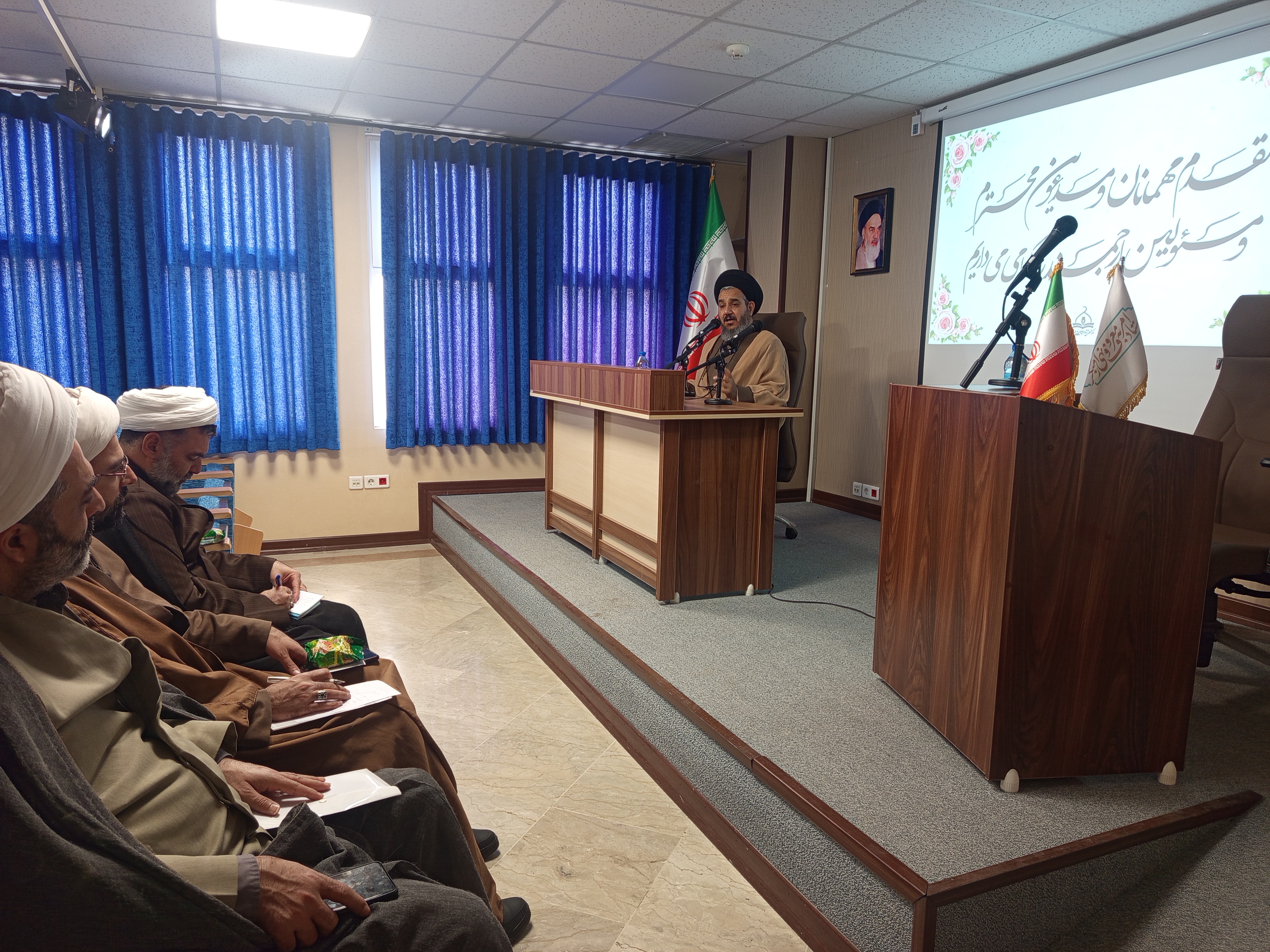 صحیفه سجادیه نقشه راه مسئولیت‌پذیری اجتماعی است