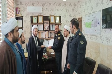 تقدیر مدیر مدرسه علمیه امام خمینی(ره) هرسین از نیروی انتظامی و سپاه شهرستان+تصاویر