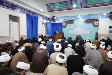 تصاویر/ اجتماع طلاب و روحانیون لرستانی در محکومیت هتک‌حرمت به قرآن کریم و مرجعیت دینی
