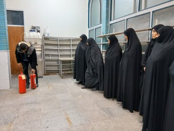 برگزاری کارگاه اطفای حریق و نجات در مدرسه علمیه ریحانه‌الرسول(س) ساوه