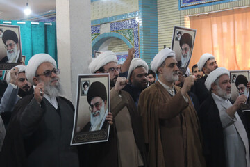 تصاویر/ اجتماع طلاب و روحانیون  ایلامی در محکومیت هتک‌حرمت به قرآن کریم و مرجعیت دینی