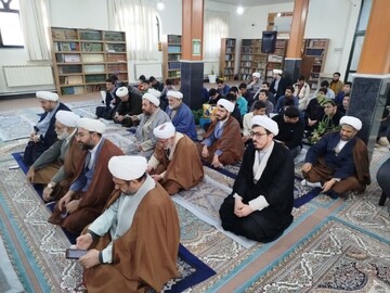 تصاویر/ اجتماع طلاب نقده در حمایت از رهبری و محکومیت اغتشاشات اخیر