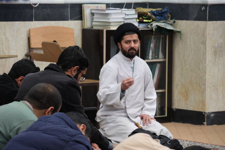 دیدار رئیس اداره نخبگان و استعدادهای برتر حوزه علمیه خراسان با طلاب مدرسه علمیه امیرالمؤمنین(ع) بیرجند