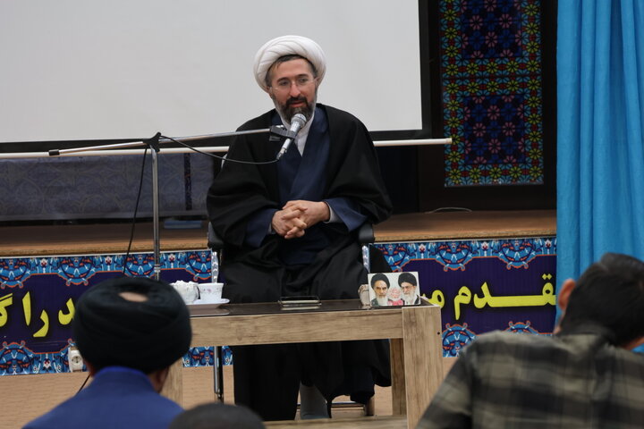 دیدار رئیس اداره نخبگان و استعدادهای برتر حوزه علمیه خراسان با طلاب مدرسه علمیه امیرالمؤمنین(ع) بیرجند