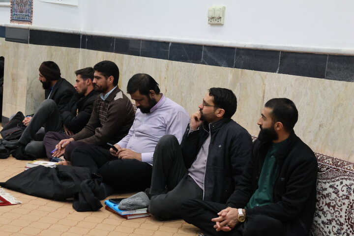 دیدار رئیس اداره نخبگان و استعدادهای برتر حوزه علمیه خراسان با طلاب مدرسه علمیه امیرالمؤمنین(ع) بیرجند