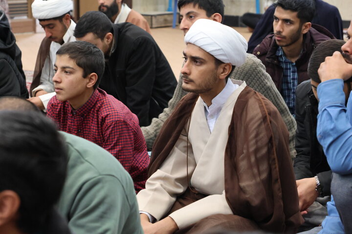 دیدار رئیس اداره نخبگان و استعدادهای برتر حوزه علمیه خراسان با طلاب مدرسه علمیه امیرالمؤمنین(ع) بیرجند