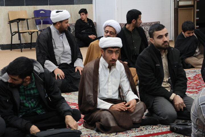 دیدار رئیس اداره نخبگان و استعدادهای برتر حوزه علمیه خراسان با طلاب مدرسه علمیه امیرالمؤمنین(ع) بیرجند