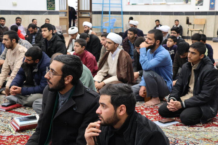 دیدار رئیس اداره نخبگان و استعدادهای برتر حوزه علمیه خراسان با طلاب مدرسه علمیه امیرالمؤمنین(ع) بیرجند