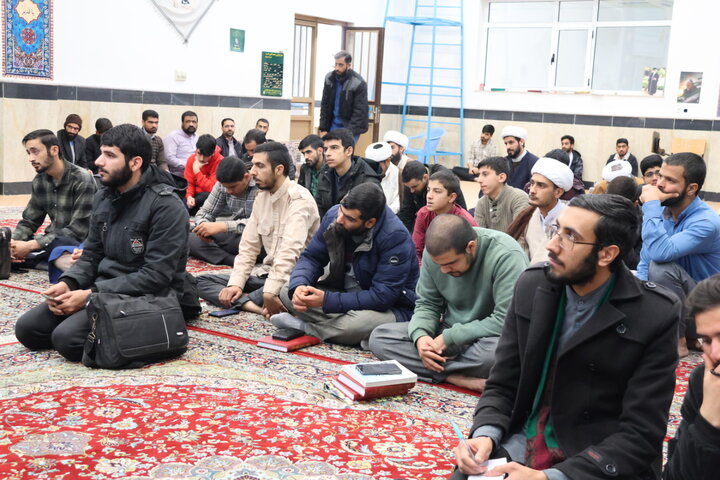 دیدار رئیس اداره نخبگان و استعدادهای برتر حوزه علمیه خراسان با طلاب مدرسه علمیه امیرالمؤمنین(ع) بیرجند
