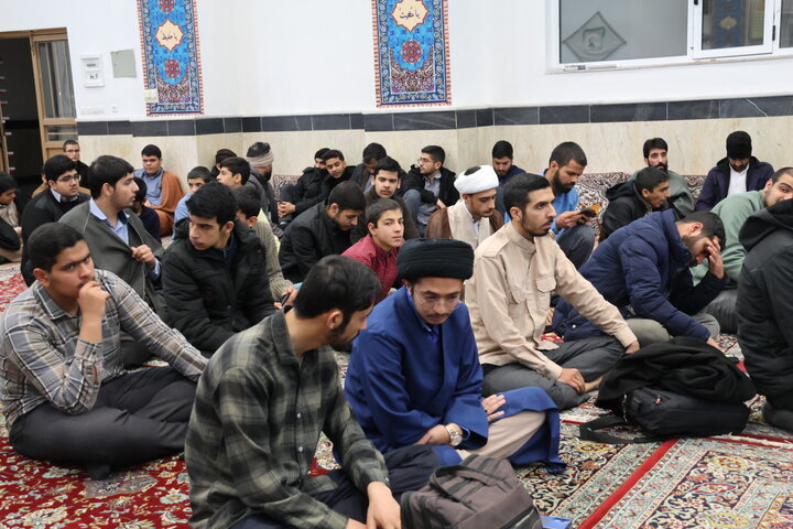 دیدار رئیس اداره نخبگان و استعدادهای برتر حوزه علمیه خراسان با طلاب مدرسه علمیه امیرالمؤمنین(ع) بیرجند