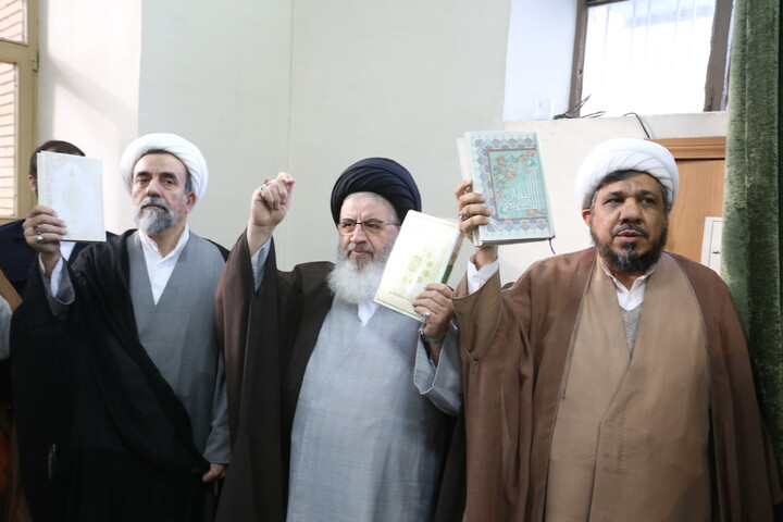 تصاویر / خروش حوزویان اصفهان در محکومیت اهانت به قرآن و مقدسات اسلامی و رهبری