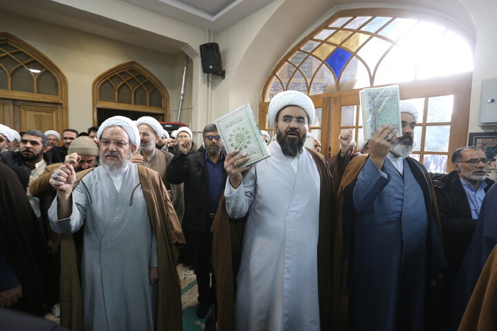 تصاویر / خروش حوزویان اصفهان در محکومیت اهانت به قرآن و مقدسات اسلامی و رهبری